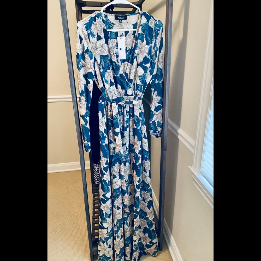 Women’s Maxi Dress Size S 🎁belted w sheer sleeve
